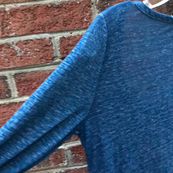 size M /American Eagle Favorite Tee - Picture 6 of 8